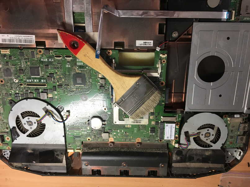 Chistka noutbuka Asus G750